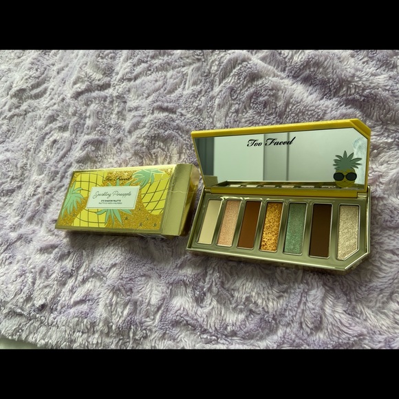 NWT Too Faced sparkling eyeshadow palette - Picture 3 of 4